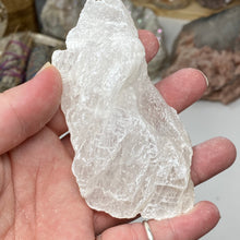 Chargez l'image dans la visionneuse de la galerie, Selenite Rough Set #15