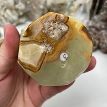 Bild in Galerie-Viewer laden, Green Onyx Extra Quality Octagonal Tower #03