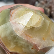 Bild in Galerie-Viewer laden, Green Onyx Extra Quality Octagonal Tower #05