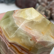 Bild in Galerie-Viewer laden, Green Onyx Extra Quality Octagonal Tower #05