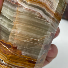 Bild in Galerie-Viewer laden, Green Onyx Extra Quality Octagonal Tower #05