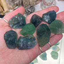 Bild in Galerie-Viewer laden, Green / Blue Fluorite Large Rough