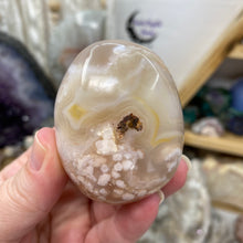 将图像加载到图库查看器中,Flower Agate Palm Stone #27