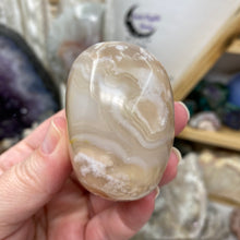 将图像加载到图库查看器中,Flower Agate Palm Stone #27