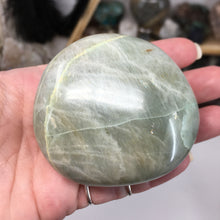 将图像加载到图库查看器中,Garnierite Palm Stone #16