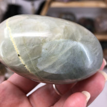 将图像加载到图库查看器中,Garnierite Palm Stone #16