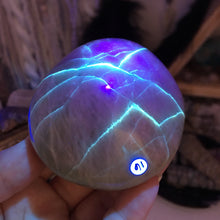 将图像加载到图库查看器中,Garnierite Palm Stone #16