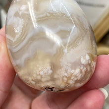 将图像加载到图库查看器中,Flower Agate Palm Stone #27