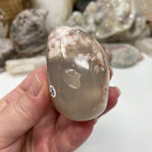 将图像加载到图库查看器中,Flower Agate Palm Stone #28