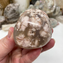 将图像加载到图库查看器中,Flower Agate Palm Stone #28