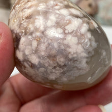 将图像加载到图库查看器中,Flower Agate Palm Stone #28
