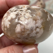 将图像加载到图库查看器中,Flower Agate Palm Stone #28