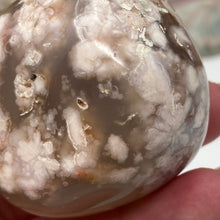 将图像加载到图库查看器中,Flower Agate Palm Stone #28