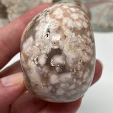 将图像加载到图库查看器中,Flower Agate Palm Stone #28