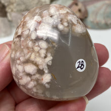 将图像加载到图库查看器中,Flower Agate Palm Stone #28