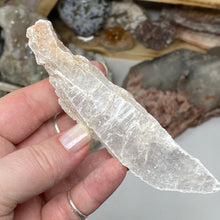 Chargez l'image dans la visionneuse de la galerie, Selenite Rough Set #27