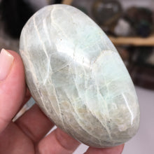 将图像加载到图库查看器中,Garnierite Palm Stone #12