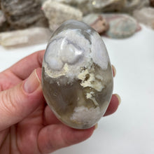 将图像加载到图库查看器中,Flower Agate Palm Stone #30