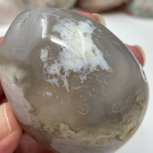 将图像加载到图库查看器中,Flower Agate Palm Stone #30