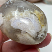 将图像加载到图库查看器中,Flower Agate Palm Stone #30