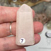 Bild in Galerie-Viewer laden, Rose Quartz Mini Tower #07