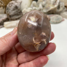 将图像加载到图库查看器中,Flower Agate Palm Stone #33