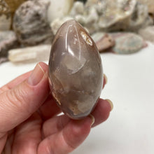 将图像加载到图库查看器中,Flower Agate Palm Stone #33