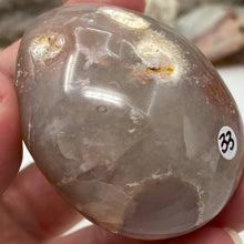 将图像加载到图库查看器中,Flower Agate Palm Stone #33