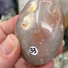 将图像加载到图库查看器中,Flower Agate Palm Stone #33