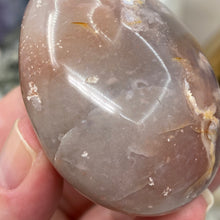 将图像加载到图库查看器中,Flower Agate Palm Stone #33