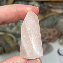 将图像加载到图库查看器中,Rose Quartz Mini Tower #16