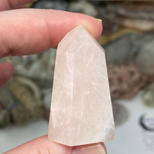 将图像加载到图库查看器中,Rose Quartz Mini Tower #16