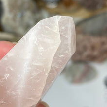 将图像加载到图库查看器中,Rose Quartz Mini Tower #16