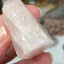 将图像加载到图库查看器中,Rose Quartz Mini Tower #16