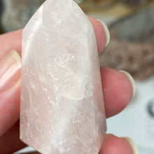 将图像加载到图库查看器中,Rose Quartz Mini Tower #16