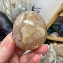 将图像加载到图库查看器中,Flower Agate Palm Stone #36