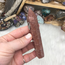 Bild in Galerie-Viewer laden, Strawberry Quartz Pipe