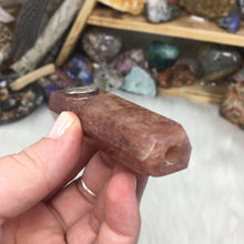 Bild in Galerie-Viewer laden, Strawberry Quartz Pipe