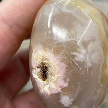 将图像加载到图库查看器中,Flower Agate Palm Stone #36