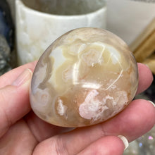 将图像加载到图库查看器中,Flower Agate Palm Stone #36