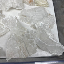 Chargez l'image dans la visionneuse de la galerie, Selenite Rough Set #36