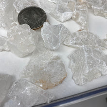 Chargez l'image dans la visionneuse de la galerie, Selenite Rough Set #37