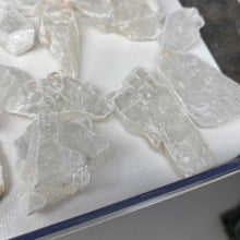 Chargez l'image dans la visionneuse de la galerie, Selenite Rough Set #37