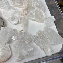 Chargez l'image dans la visionneuse de la galerie, Selenite Rough Set #37