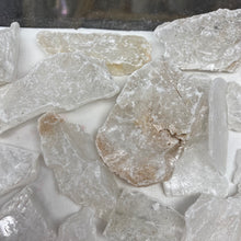 Chargez l'image dans la visionneuse de la galerie, Selenite Rough Set #39