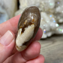 Bild in Galerie-Viewer laden, Brown Opal Heart #11