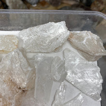 Chargez l'image dans la visionneuse de la galerie, Selenite Rough Set #39