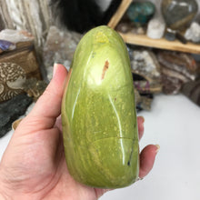 Bild in Galerie-Viewer laden, Green Opal Med-Large Freeform