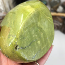 Bild in Galerie-Viewer laden, Green Opal Med-Large Freeform