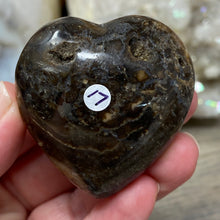 Bild in Galerie-Viewer laden, Brown Opal Heart #17